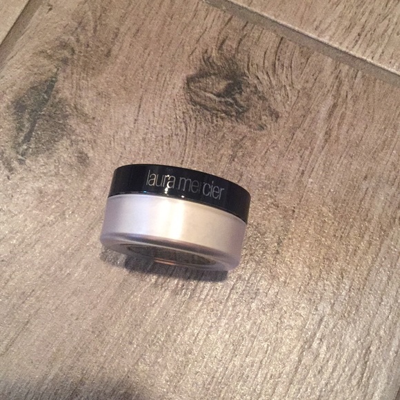 laura mercier Other - Laura Mercier Setting Powder Deluxe Sample